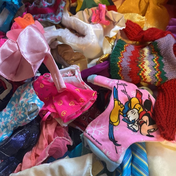 Vintage Barbie Clothing and Two Vintage Cases - Picture 5 of 12